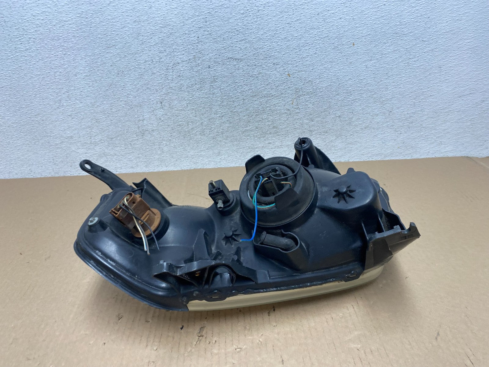 2005 - 2006 Mazda Tribute Right Passenger Rh Headlight AE7224 DW5