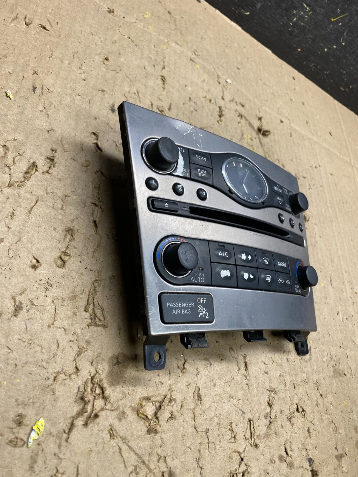 2009 to 2013 Infiniti G37 Radio Player Climate Control Panel Bezel U5196 DG2