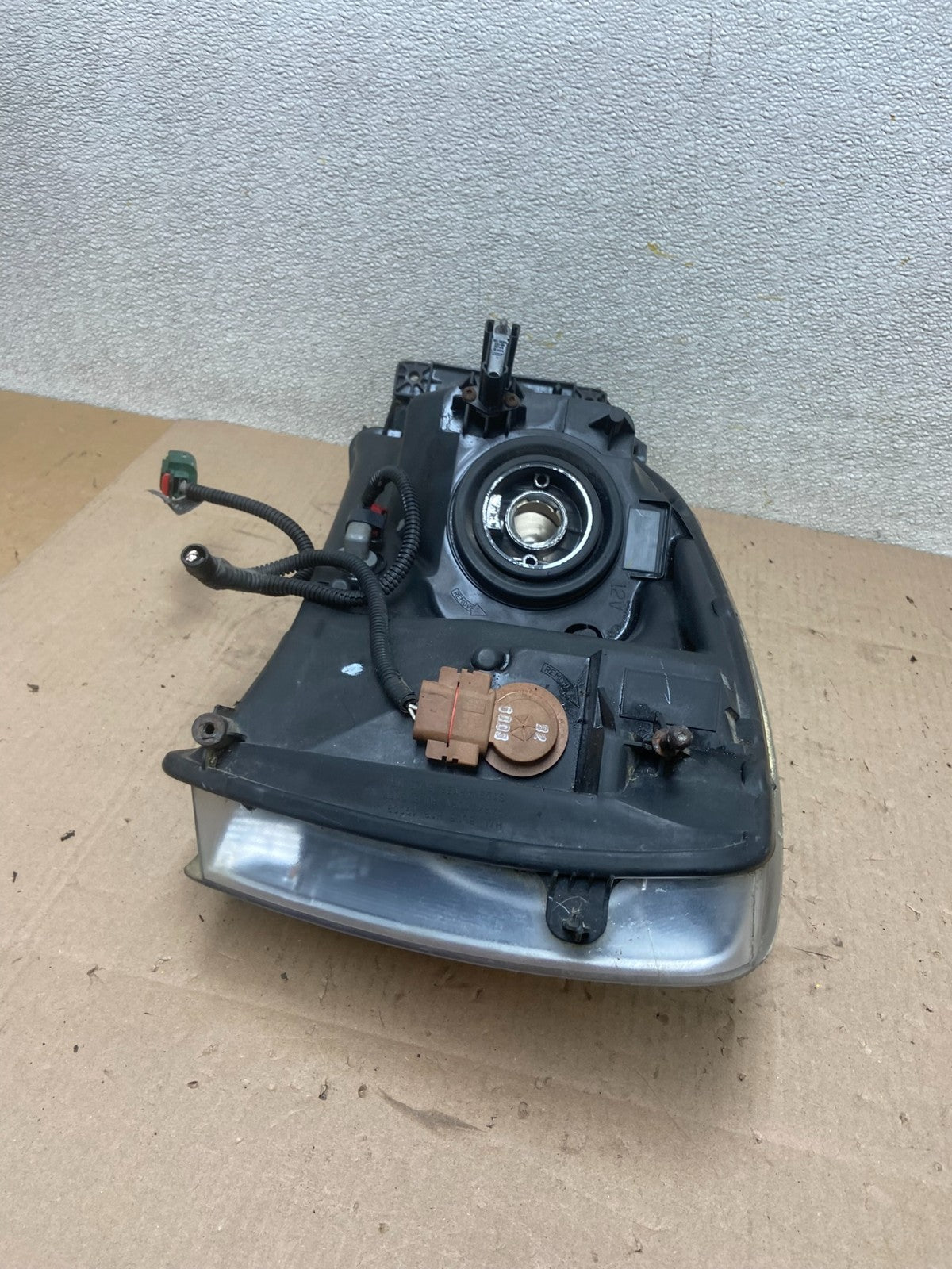 2006 to 2008 Dodge Ram 2500 Right Passenger Halogen Headlight OEM AA0605 DW7