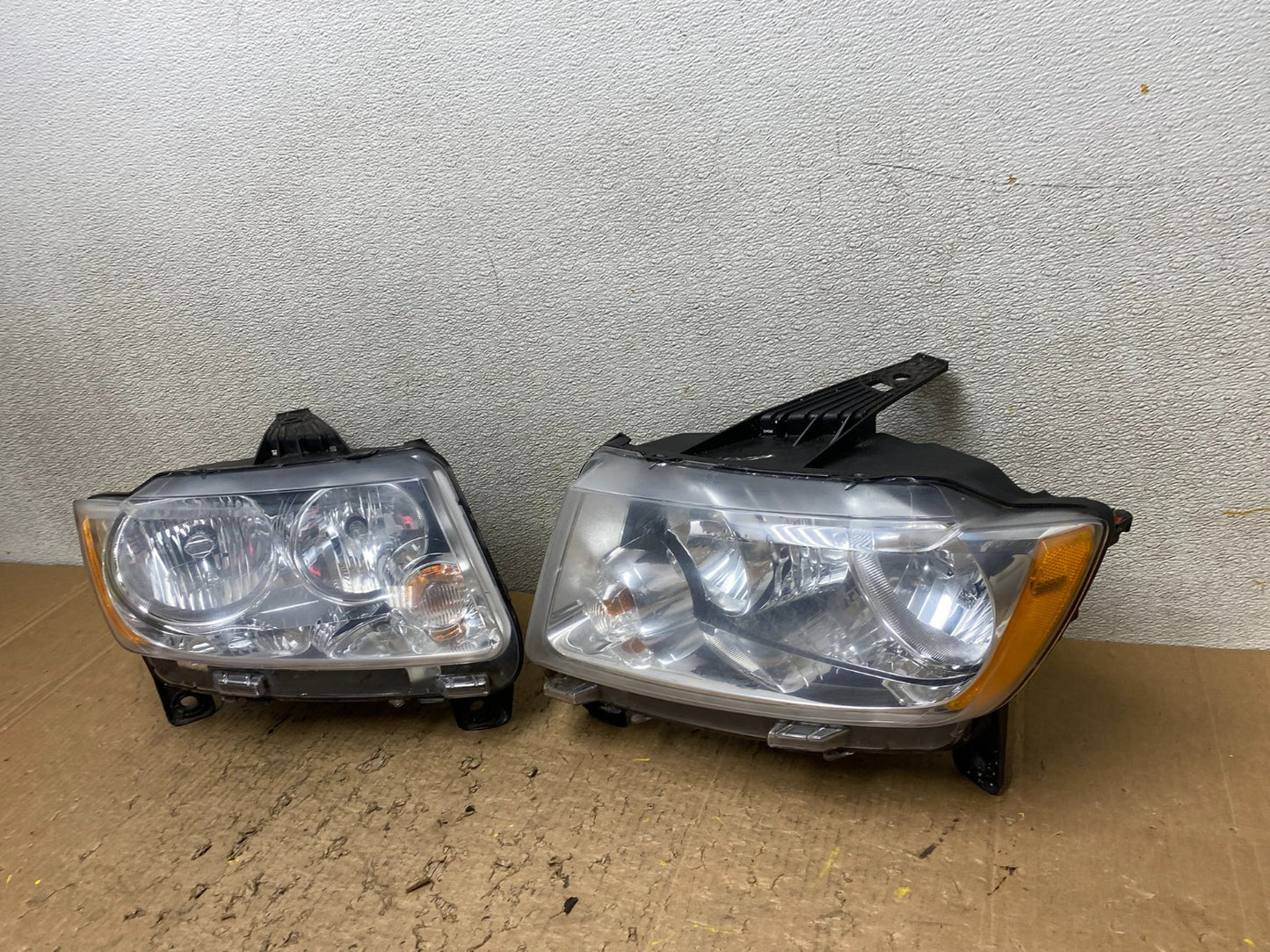 2011-2013 Jeep Grand Cherokee Left+Right Halogen Headlights V8597 DW1