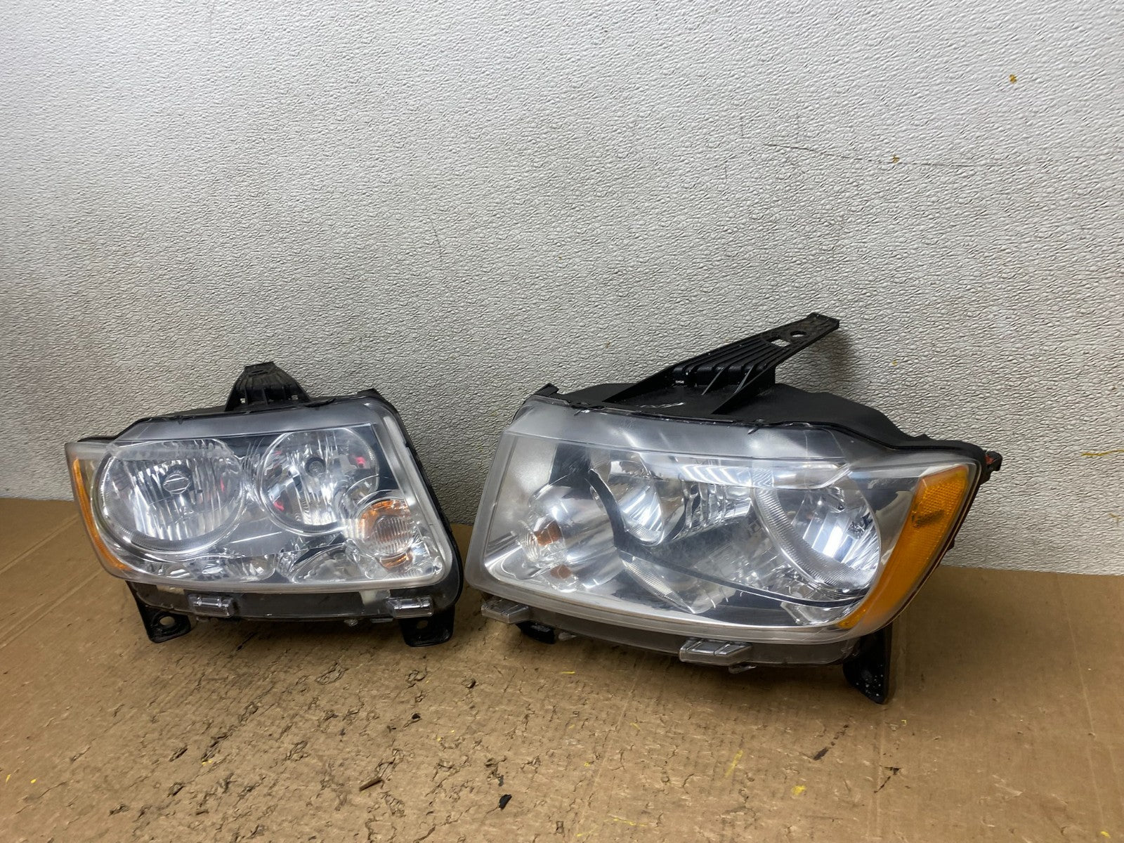 2011-2013 Jeep Grand Cherokee Left+Right Halogen Headlights V8597 DW1