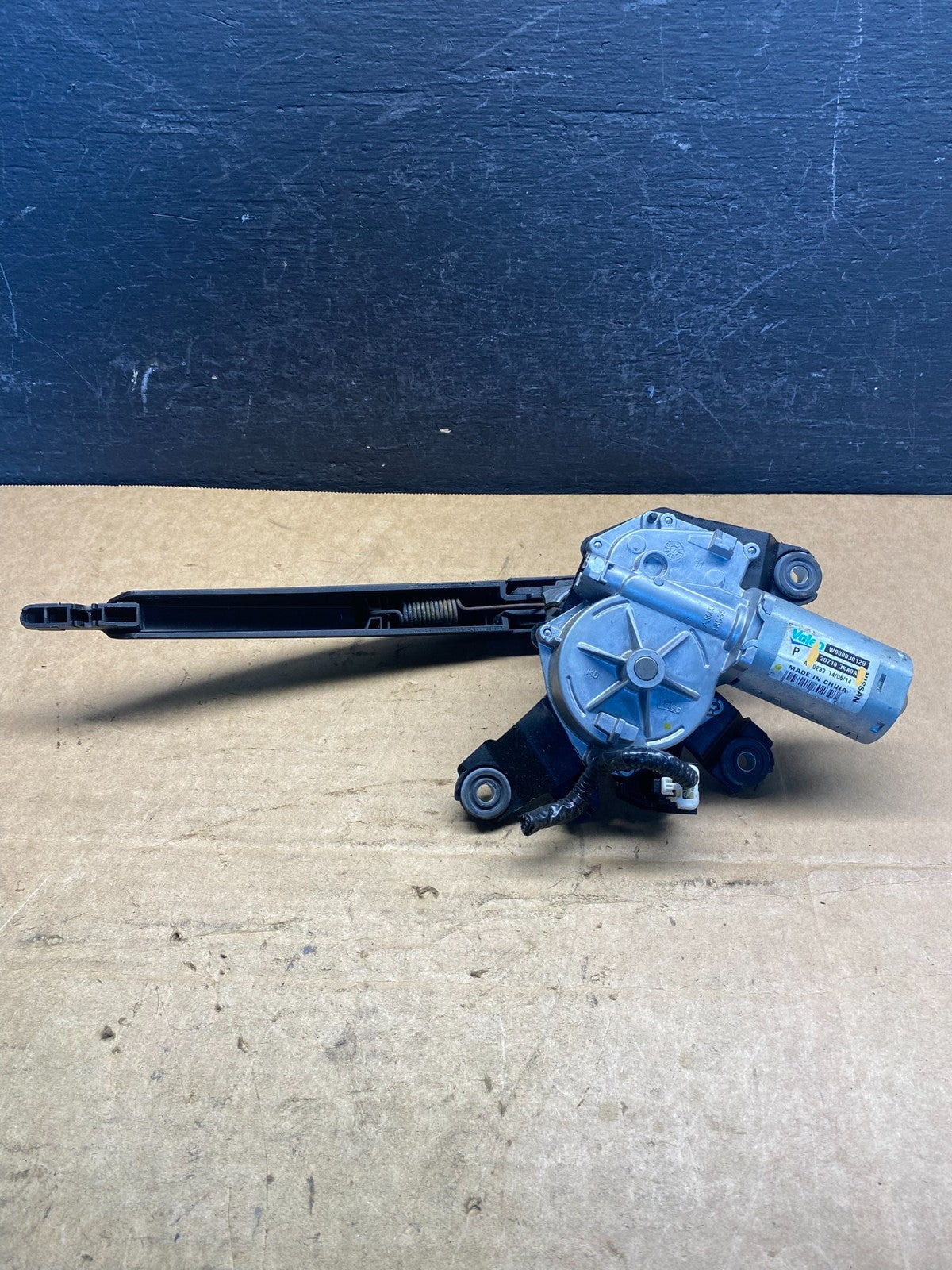 2013-2016 Nissan Pathfinder Back Door Rear Wiper Motor Wiper Blade ad7424 DG5