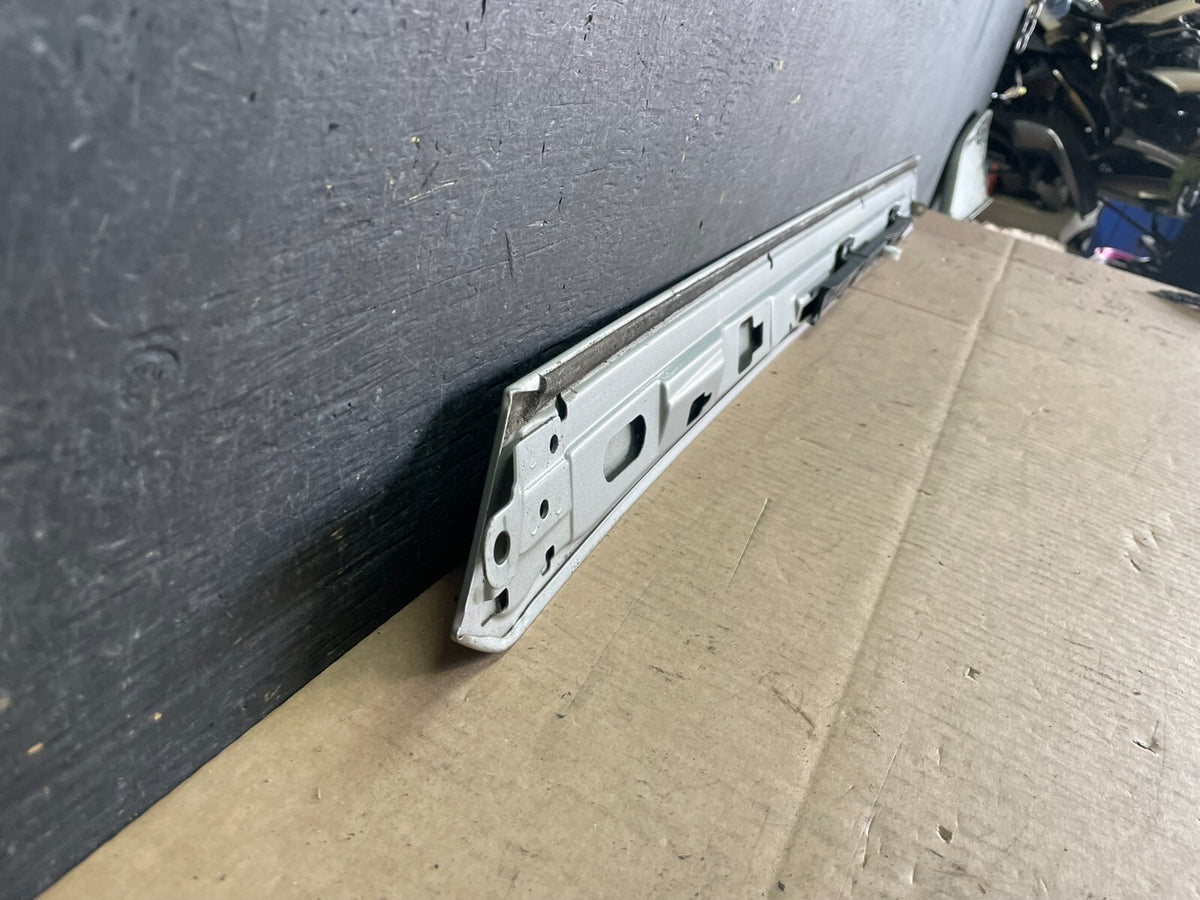 2005 to 2010 Honda Odyssey Right Side Rail Cover Quarter Trim Molding J3922 DG7