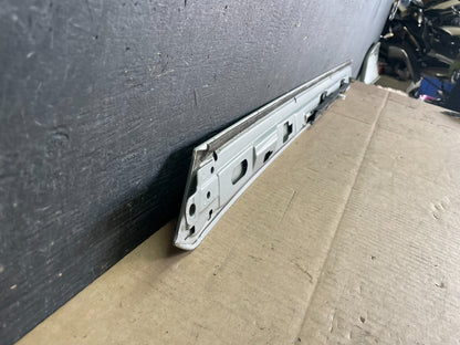 2005 to 2010 Honda Odyssey Right Side Rail Cover Quarter Trim Molding J3922 DG7