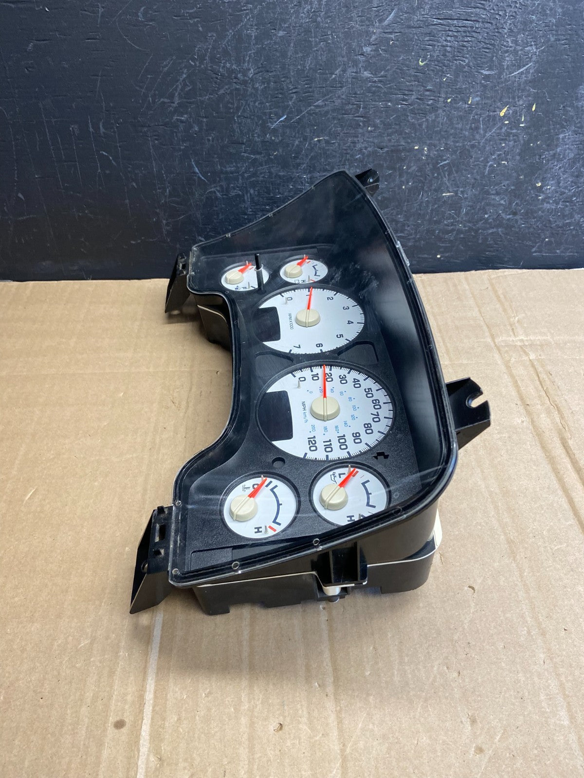 2004 - 2005 Dodge Ram 1500 Instrument Speedometer Gauge Cluster AD7070 DG2