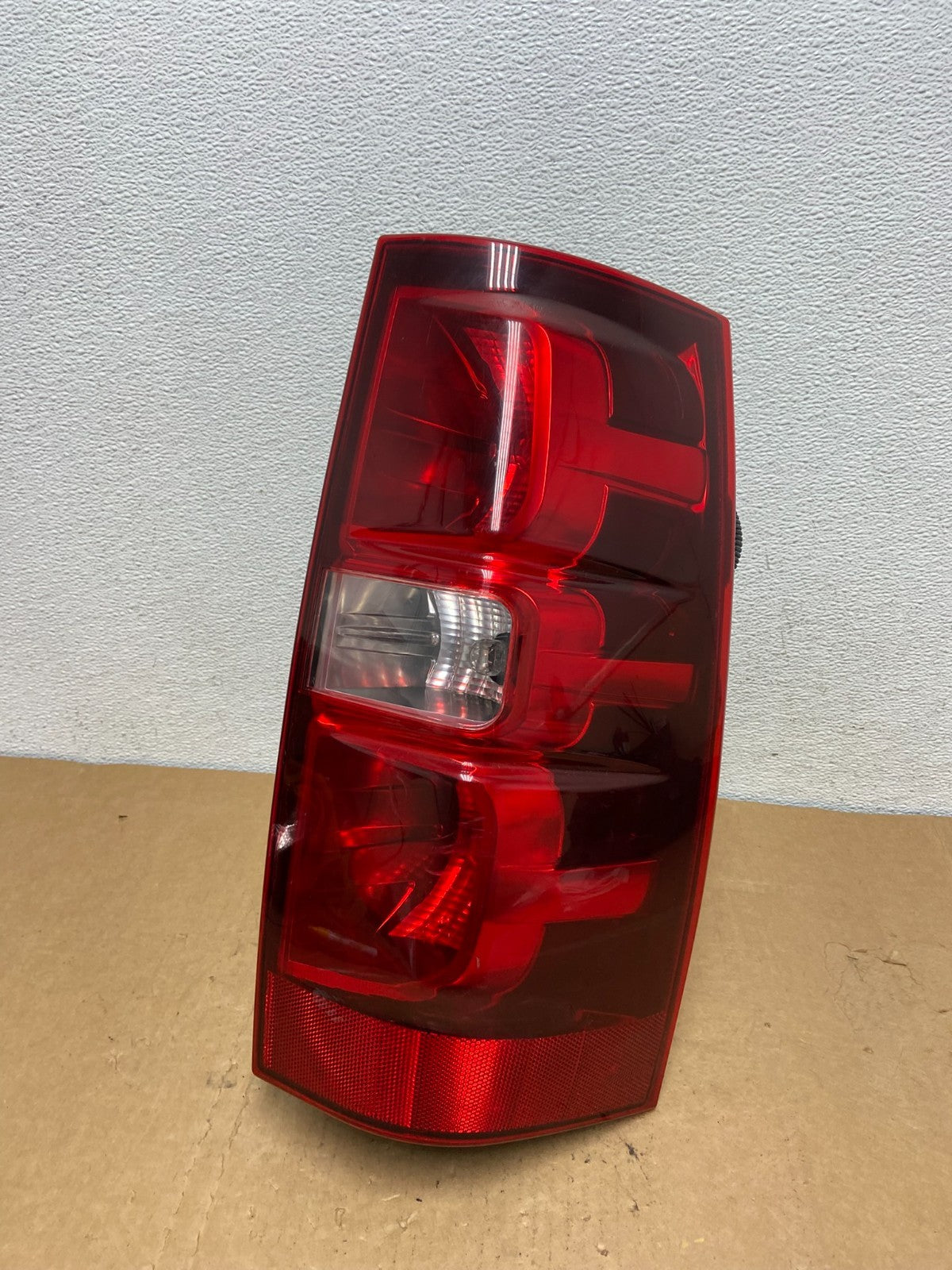 2008-2014 Chevrolet Tahoe Suburban Right Passenger Rh Tail Light AC8518 DW0