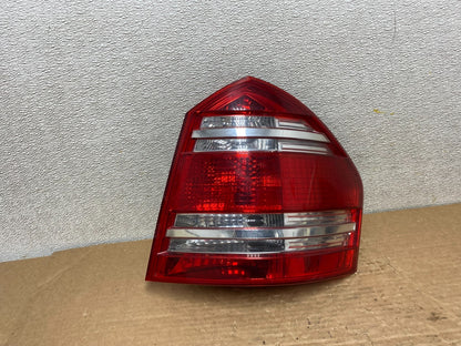 2007 to 2009 Mercedes GL-Class GL450 Right Passenger Tail Light OEM Z2658 DW0