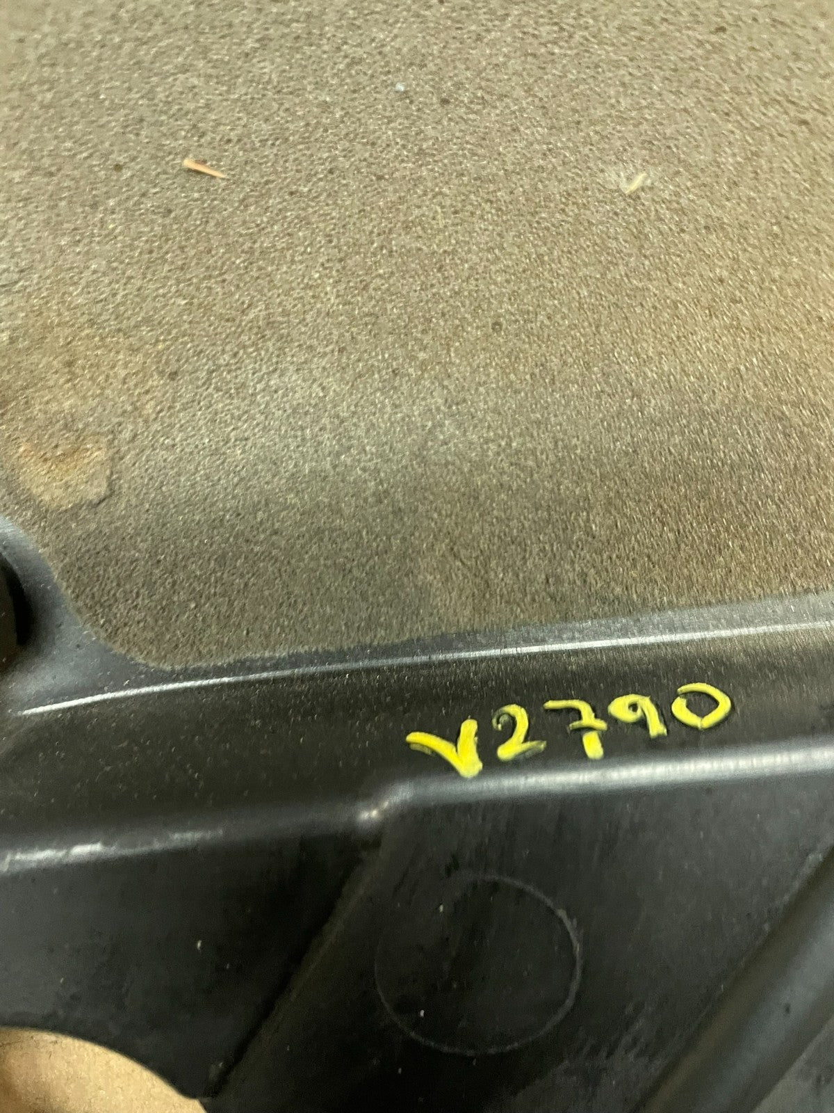 2006 2011 Chevrolet Impala V6 VVT Engine Cover Shield OEM V2790 DG9