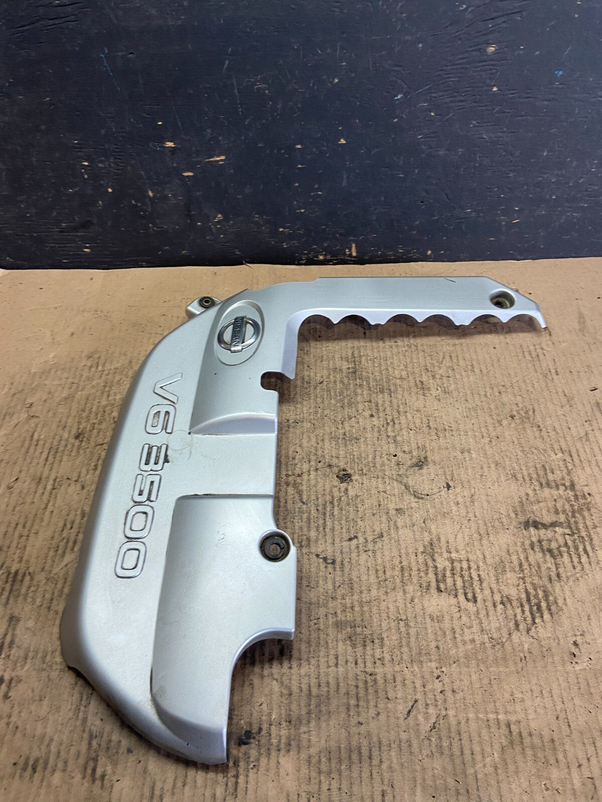2001 to 2004 Nissan Pathfinder Engine Cover Ornament O0895 DG3