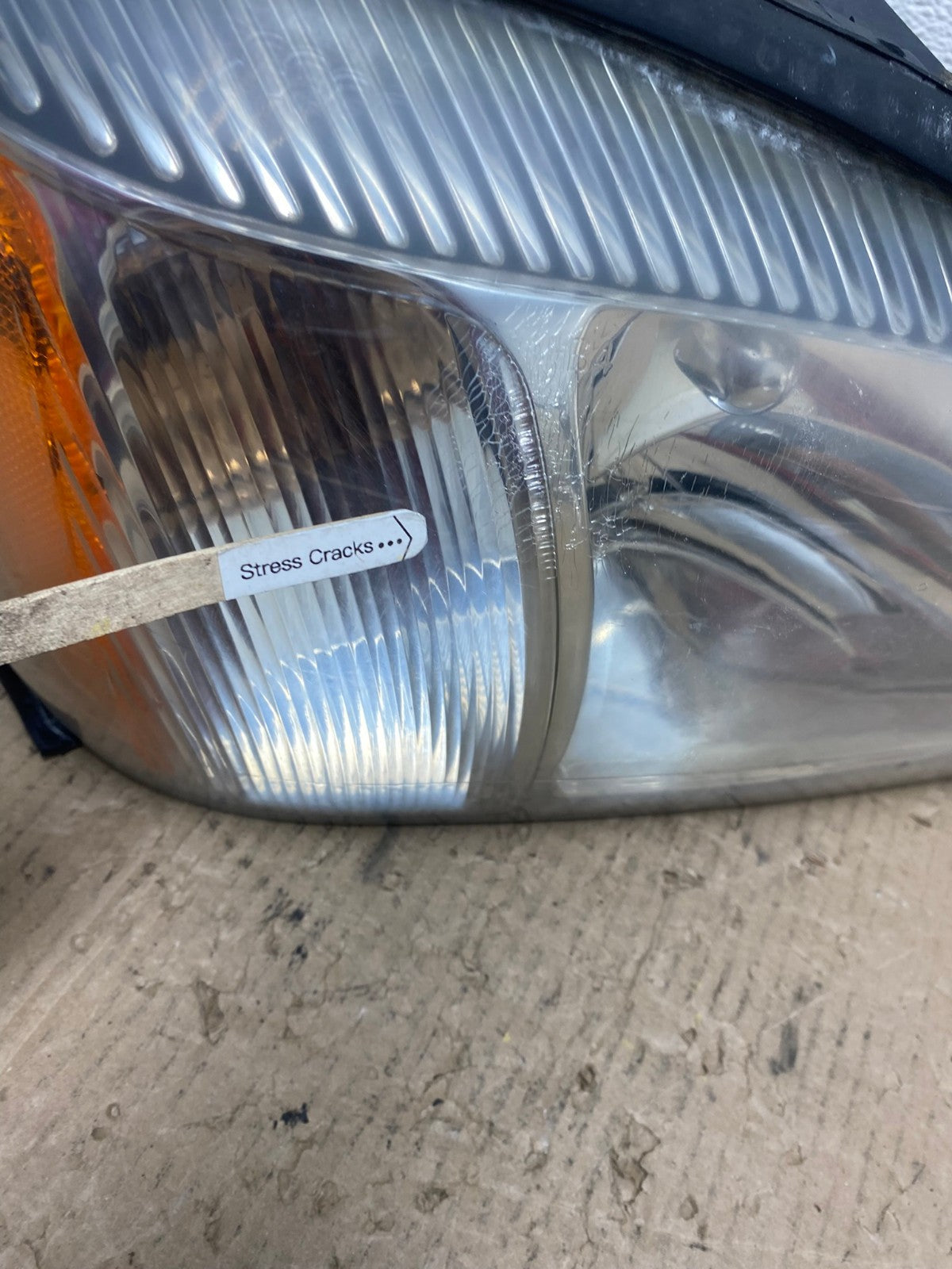 2000 to 2005 Cadillac Deville Right Passenger RH Side Headlight AE7132 LK4