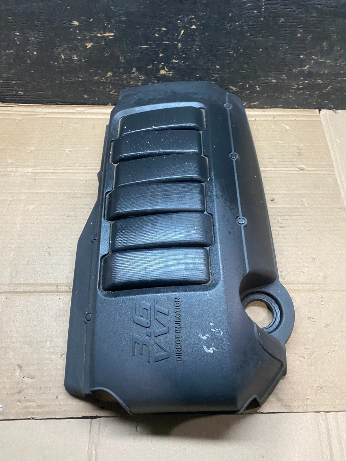 2007 to 2008 GMC Acadia 3.6L VVT Engine Cover Shield OEM v2666 DG3