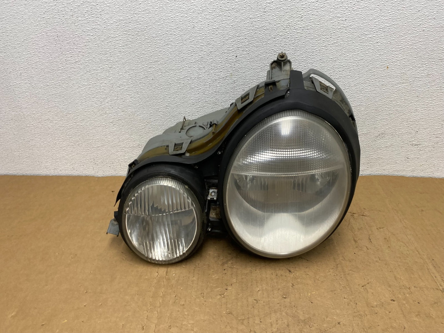 1996-1999 Mercedes E E320 E430 Left Driver LH Xenon Headlight AD1321 DW0