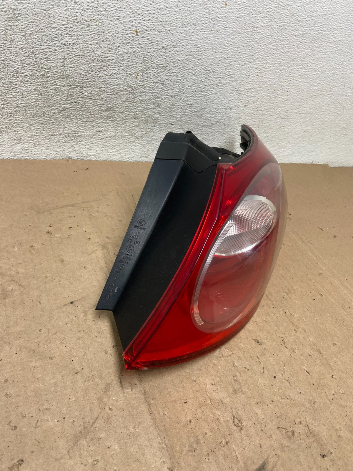 2009-2012 Volkswagen CC Right Passenger RH Side Tail Light AG4886 LK2