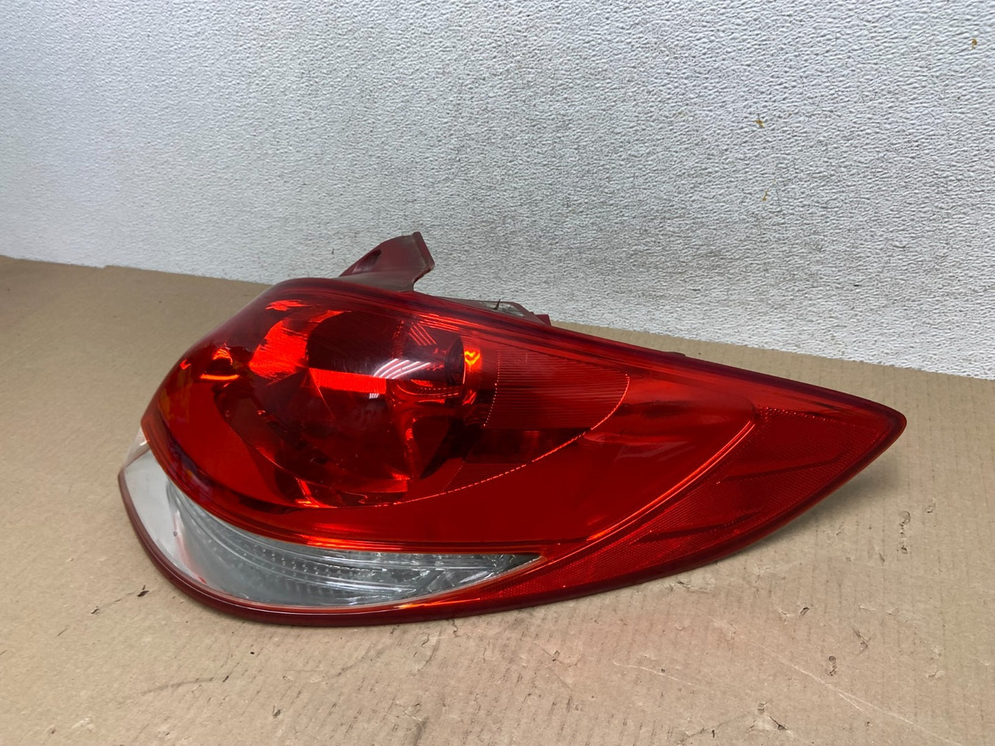 2012 2013 2014 Hyundai Veloster Right Passenger RH Tail light AG5920 DW1