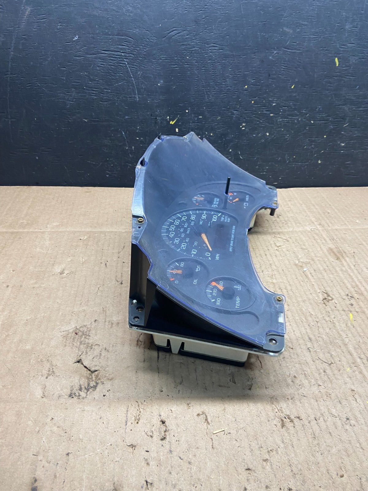2001 to 2002 Chevrolet Express Speedometer Cluster Gauge OEM  P3432 DG1