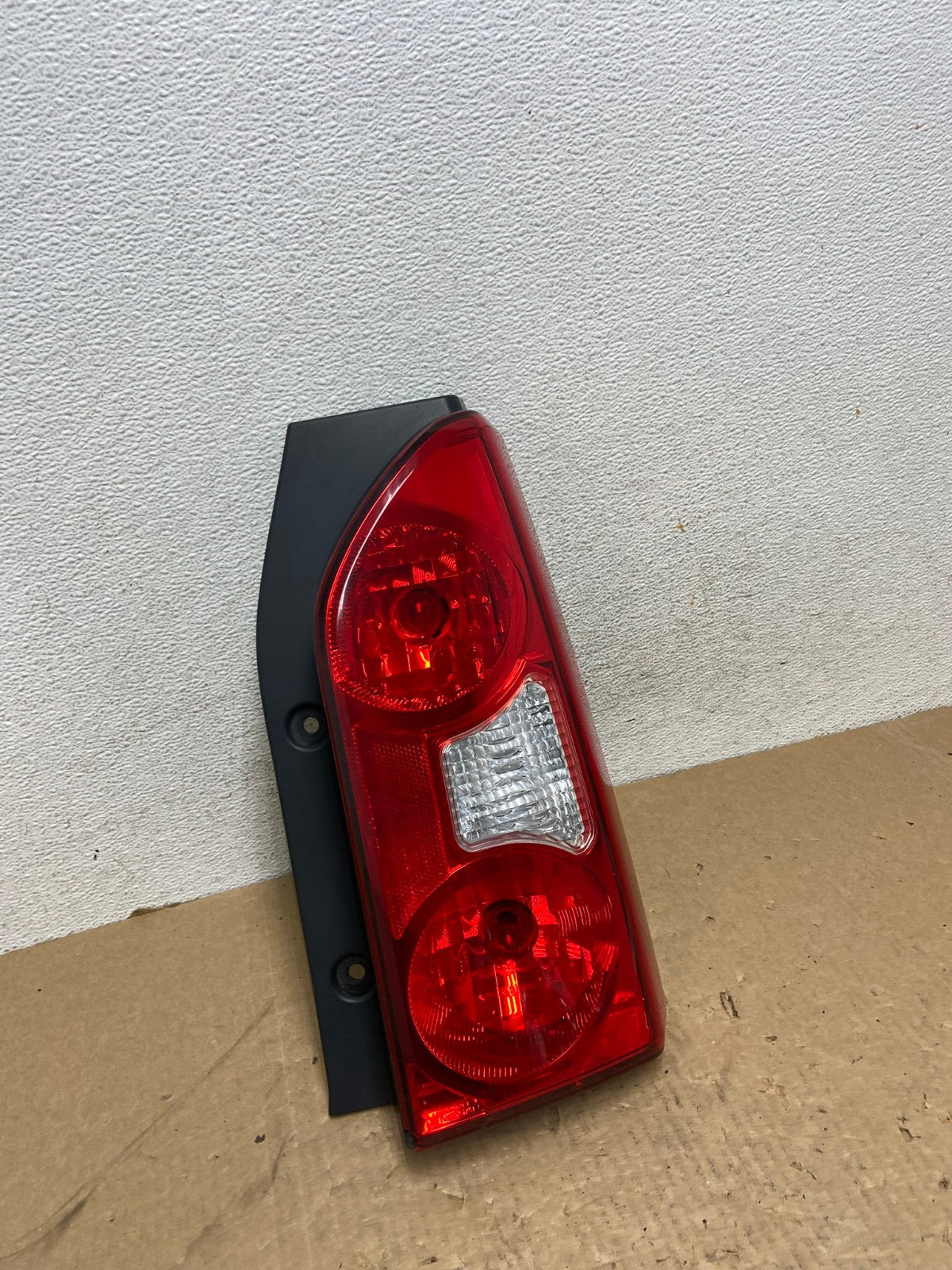 2005 to 2015 Nissan Xterra Right Passenger Rh Side Tail light AG1054 LK2