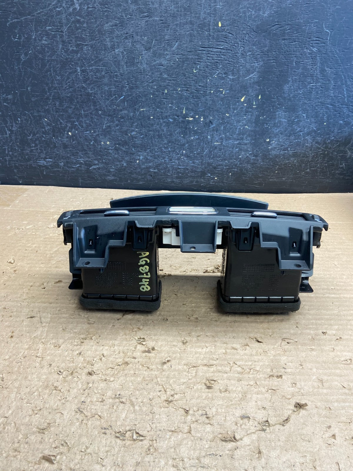 2011 2012 2013 Infiniti M37 Center Dash Radio Bezel W/ Vents Clock AG8748 DG3