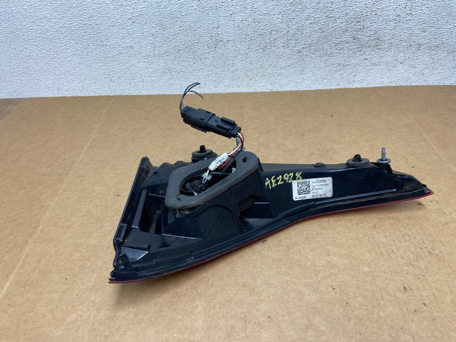 2017 2018 2019 GMC Acadia Right Passenger RH Side Inner Tail Light AE2928 LK3