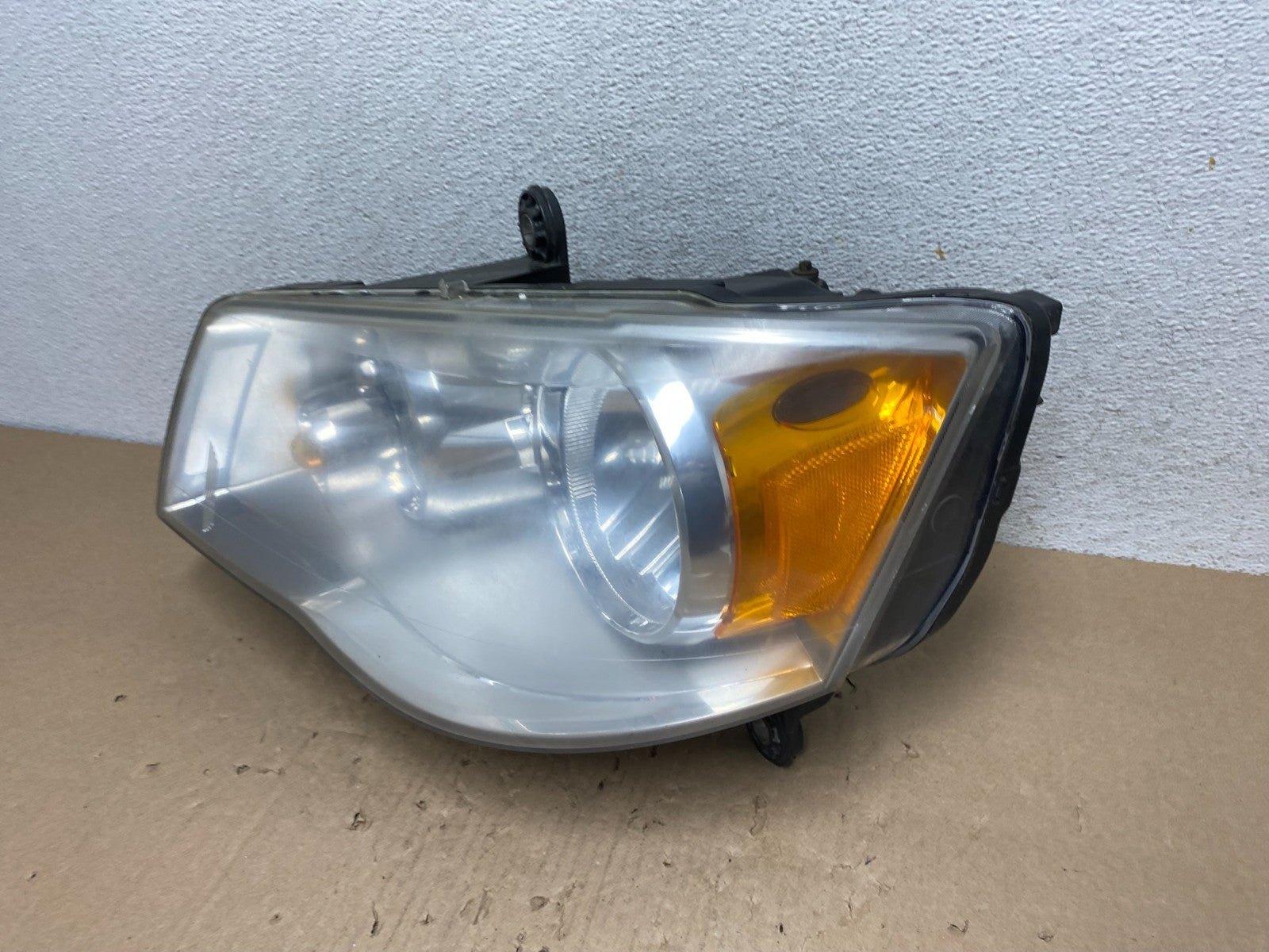 2008 to 2016 Chrysler Town and Country Left Driver Lh Side Headlight AG6780 DW1