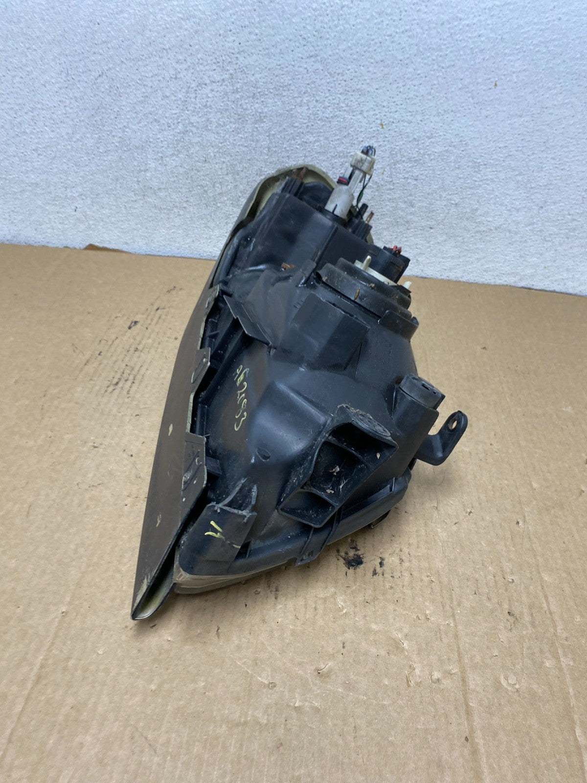 2000 - 2006 Mitsubishi Montero Left Driver Lh Side Headlight Halogen AG2083 DW8