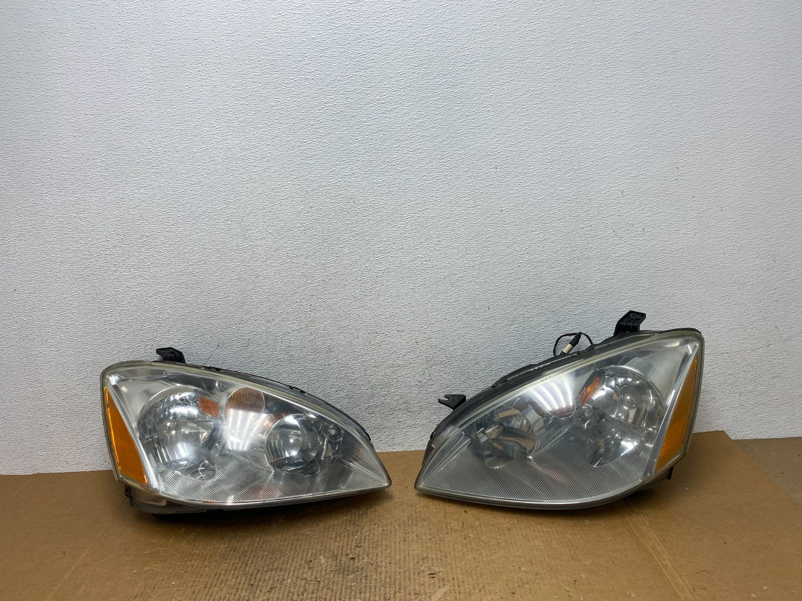 2002 to 2004 Nissan Altima Left+Right Side Set Halogen Headlights AE1613 DW0