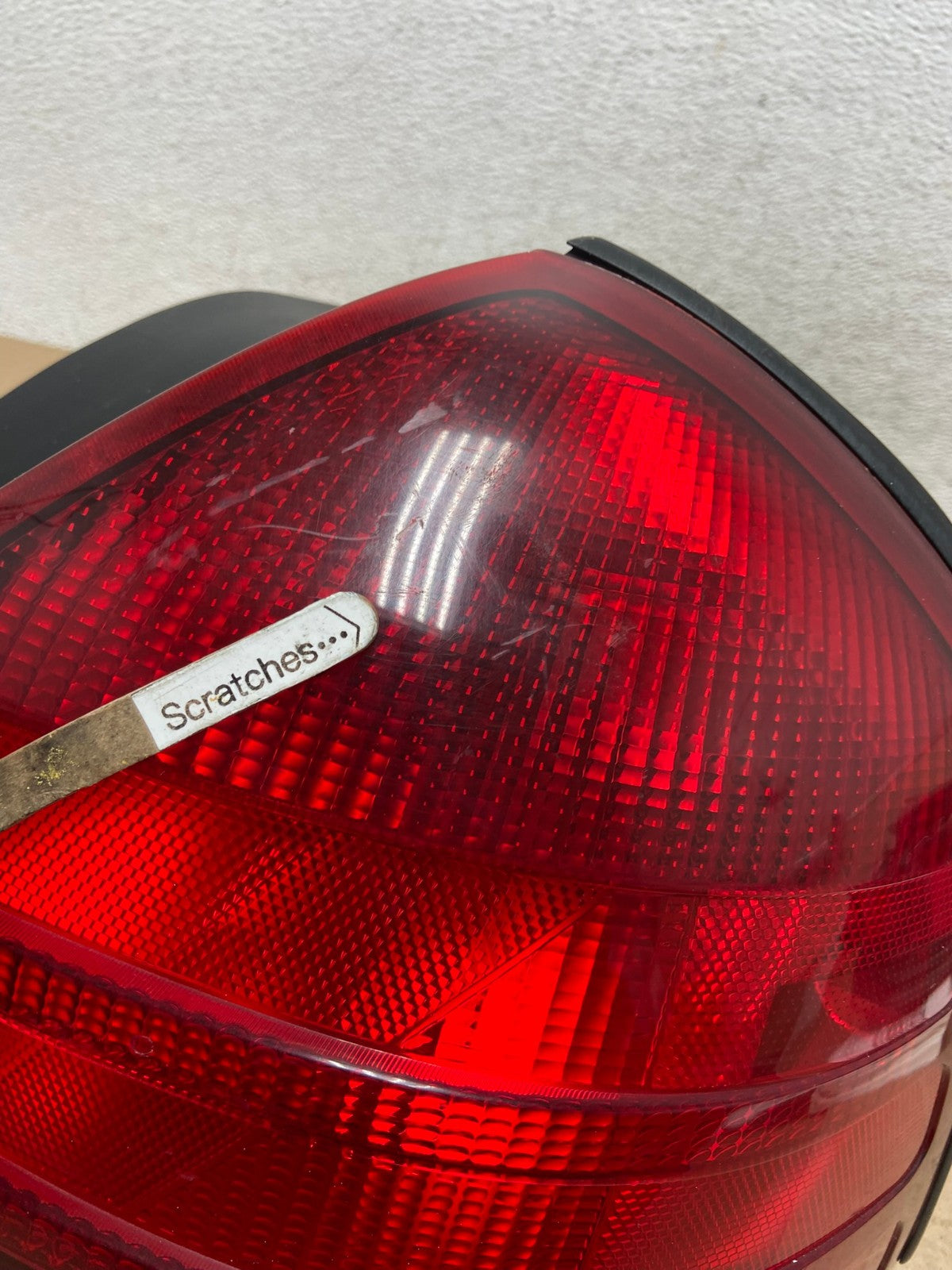 1998-2003 Ford Crown Victoria Right Passenger Rh Side Tail Light AE6684 LK3