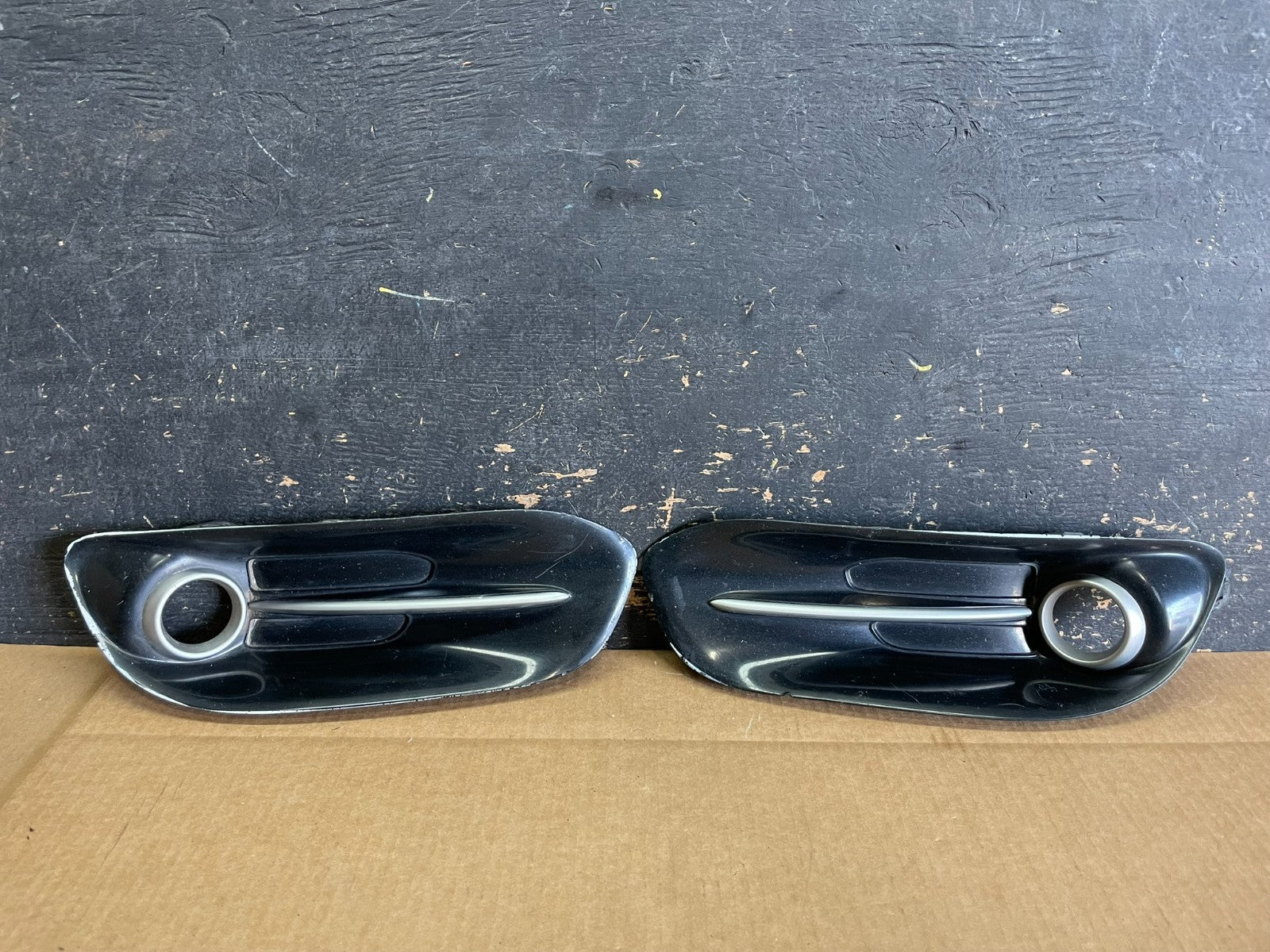 2013 to 2016 Dodge Dart Left+Right Side Fog Lights Bezel AA8987 DG0