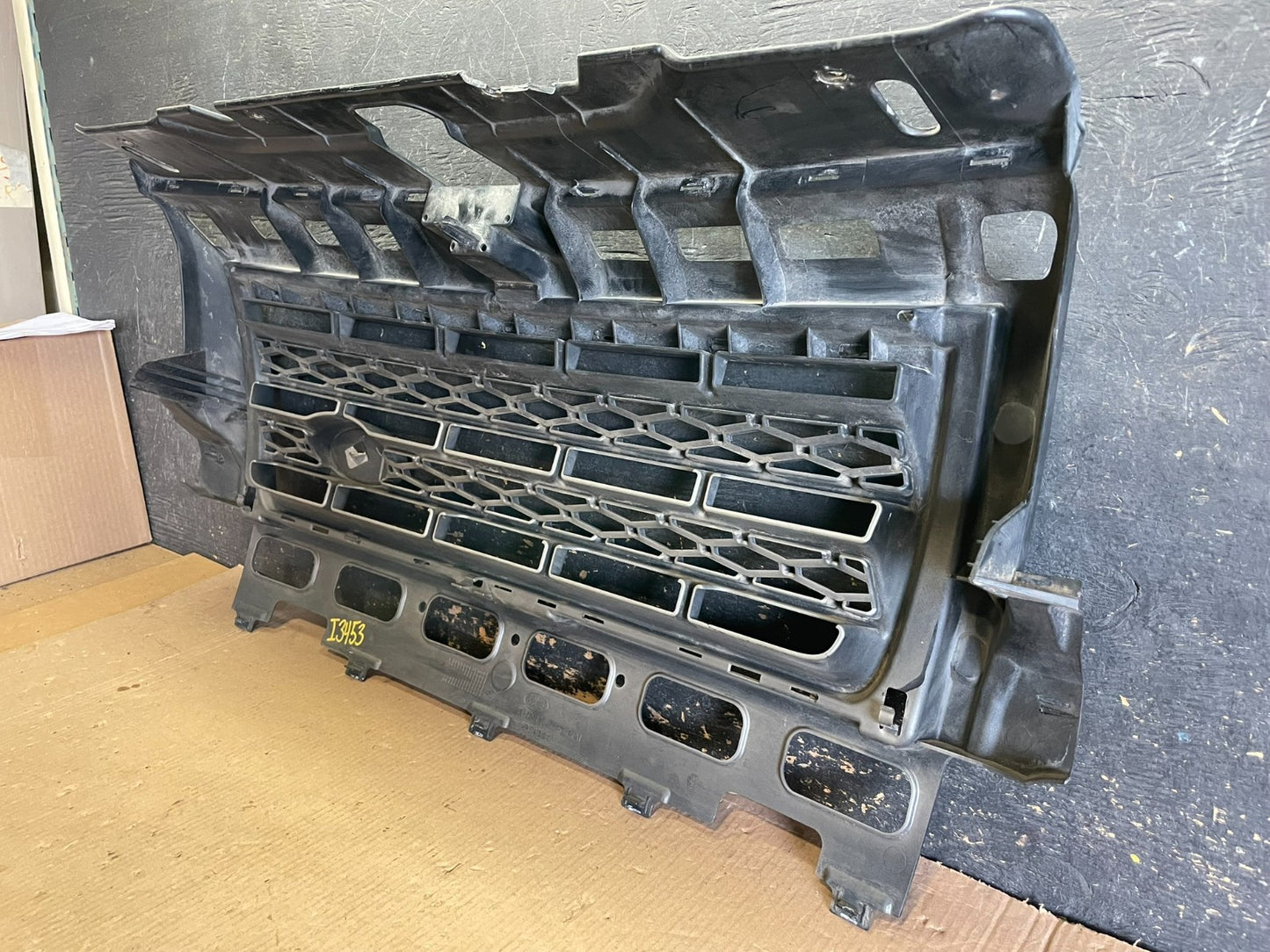 2008 to 2010 Land Rover LR2 Front Bumper Grille Grill OEM aa2213 DG5