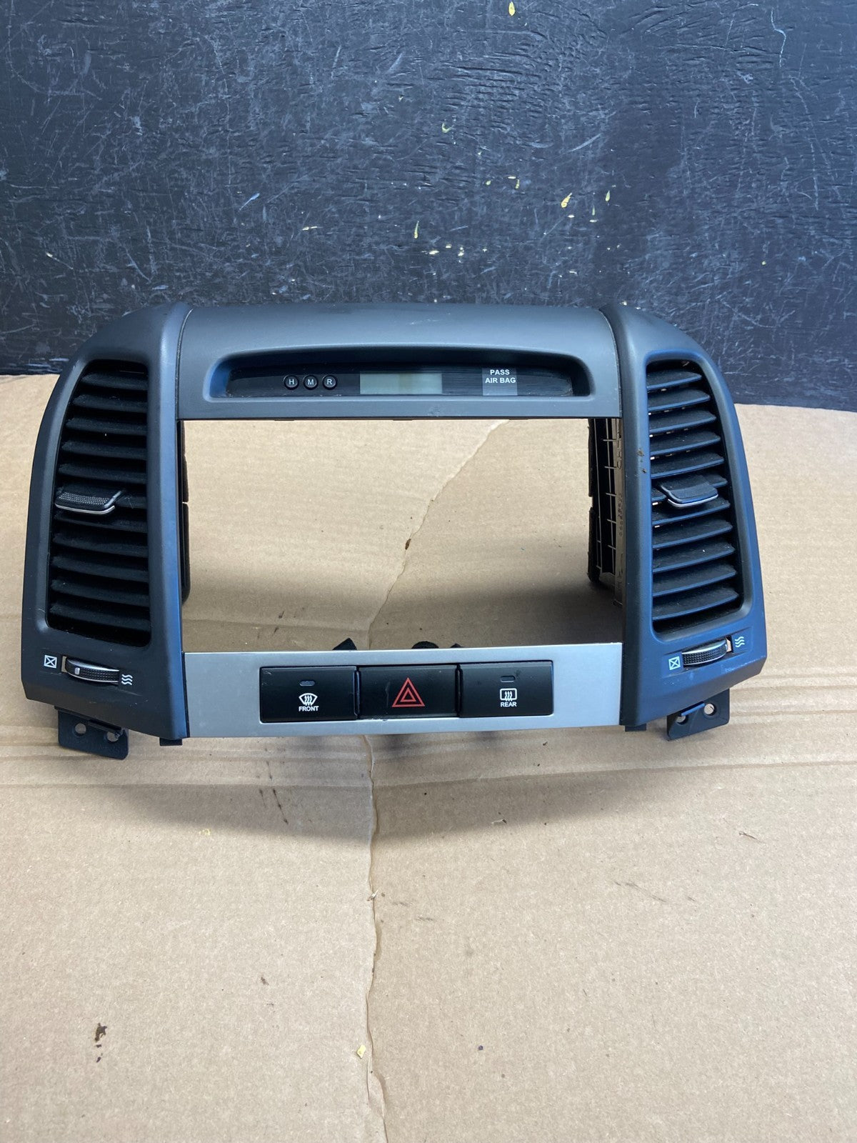 2007 to 2009 Hyundai Santa Fe Center Dashboard Radio Bezel Trim AF6124 DG0