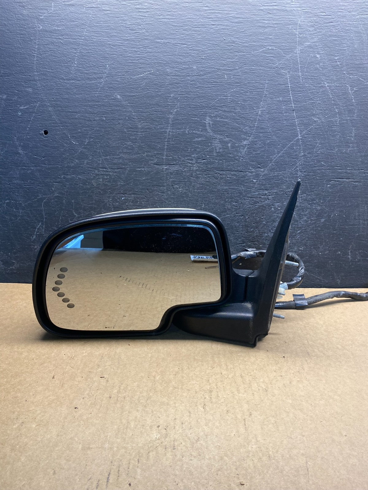 2003-2006 Chevrolet Tahoe Suburban Left Driver LH Turn Door Mirror AG6015 DW9