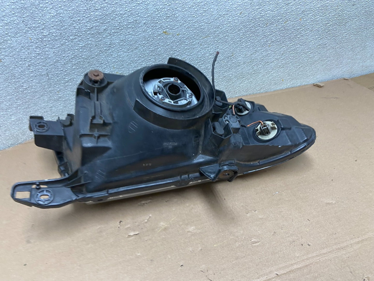 2000 to 2004 Mitsubishi Montero Pajero Left Driver LH  Headlight AA9879 DW6