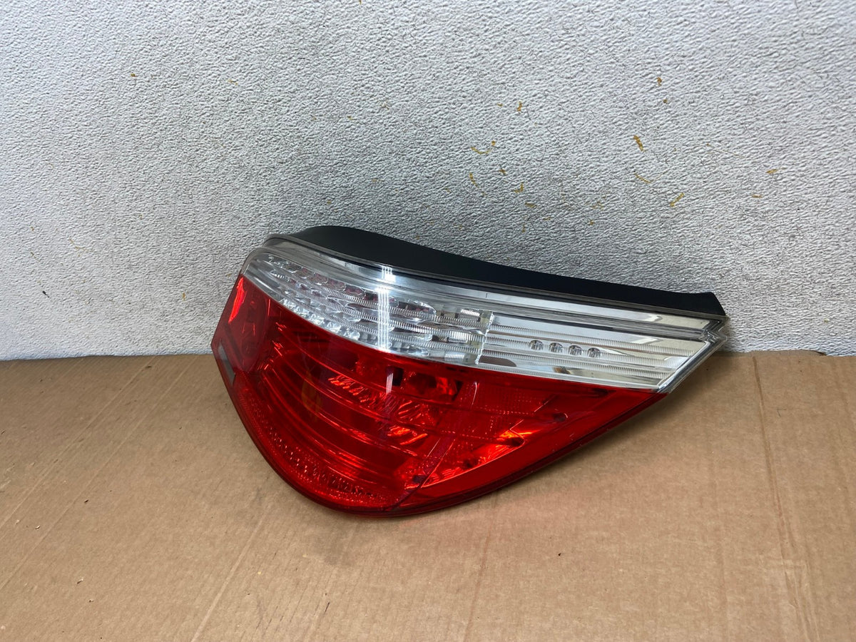 2008 2009 2010 BMW 5 525i 530i Right Passenger Rh Tail Side Light AI8362 LK1