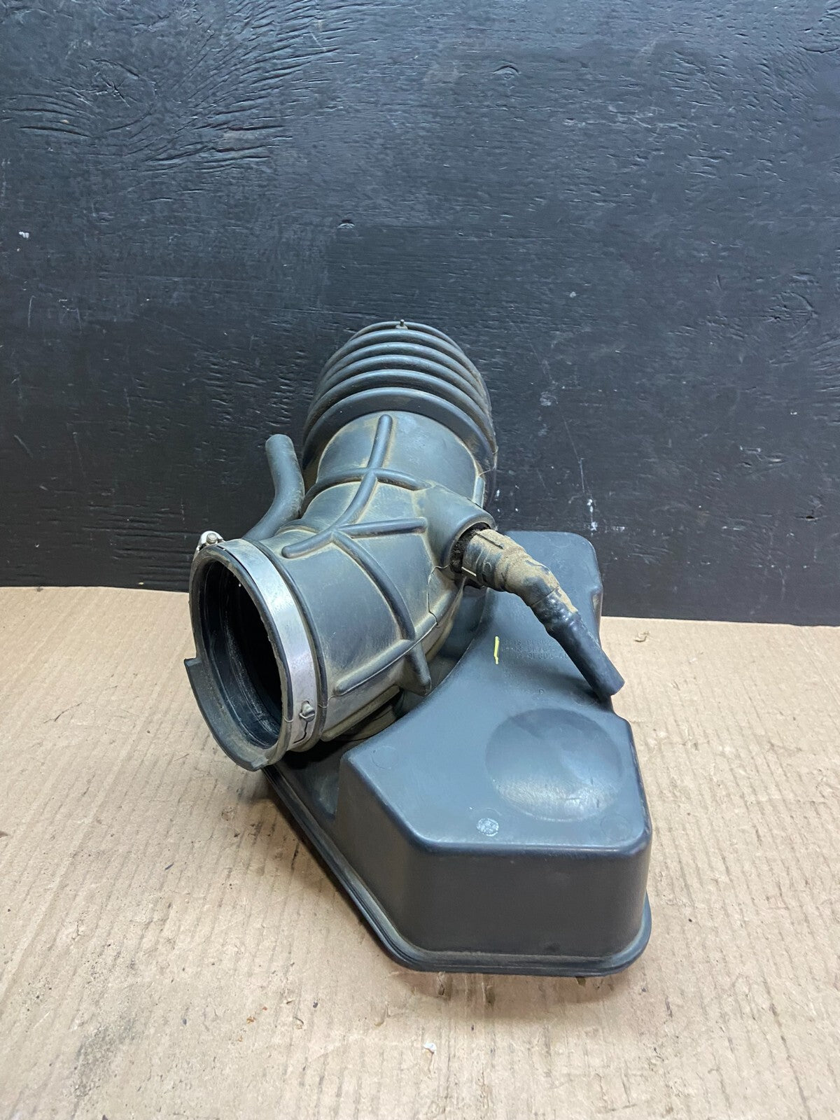 2007 to 2010 Lincoln MKX 3.7L Air Cleaner Box Resonator OEM D2692 DG13