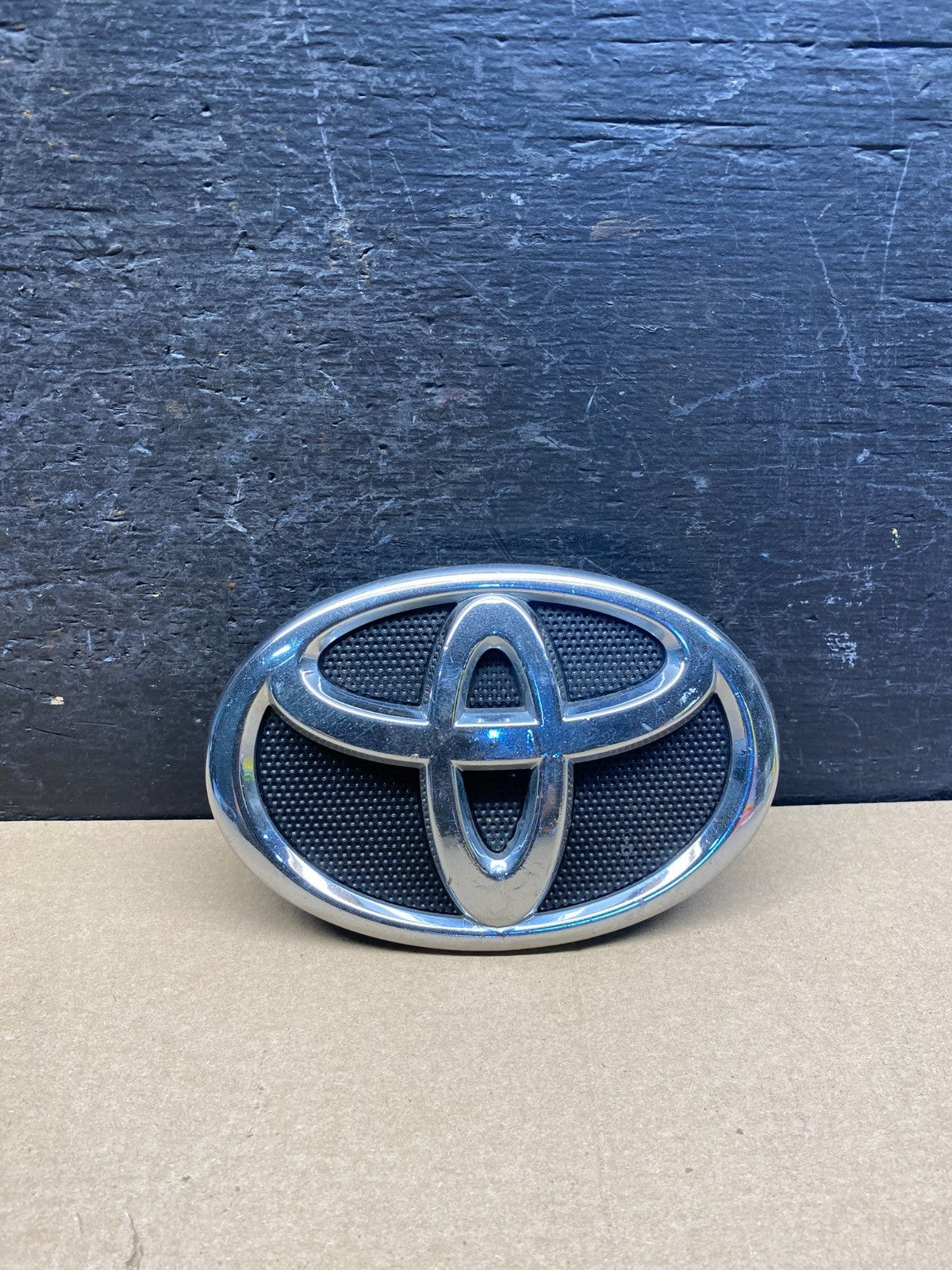 2010 2011 Toyota Camry Front Grille Logo Badge Emblem AH4738 DG0