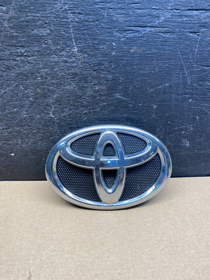 2010 2011 Toyota Camry Front Grille Logo Badge Emblem AH4738 DG0