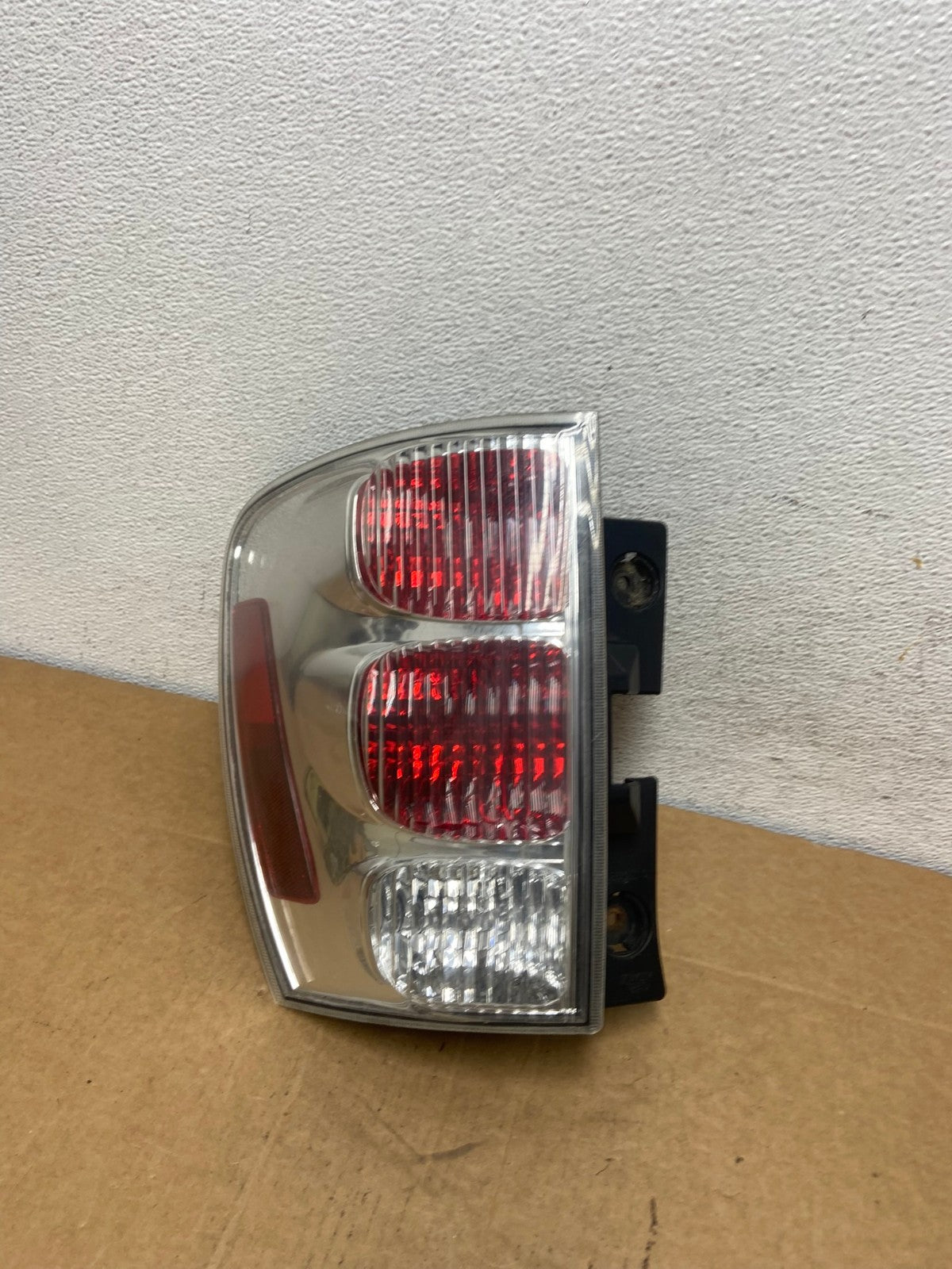 2005 to 2008 Chevrolet Equinox Left Driver Lh Side Tail Light AD5399 LK0