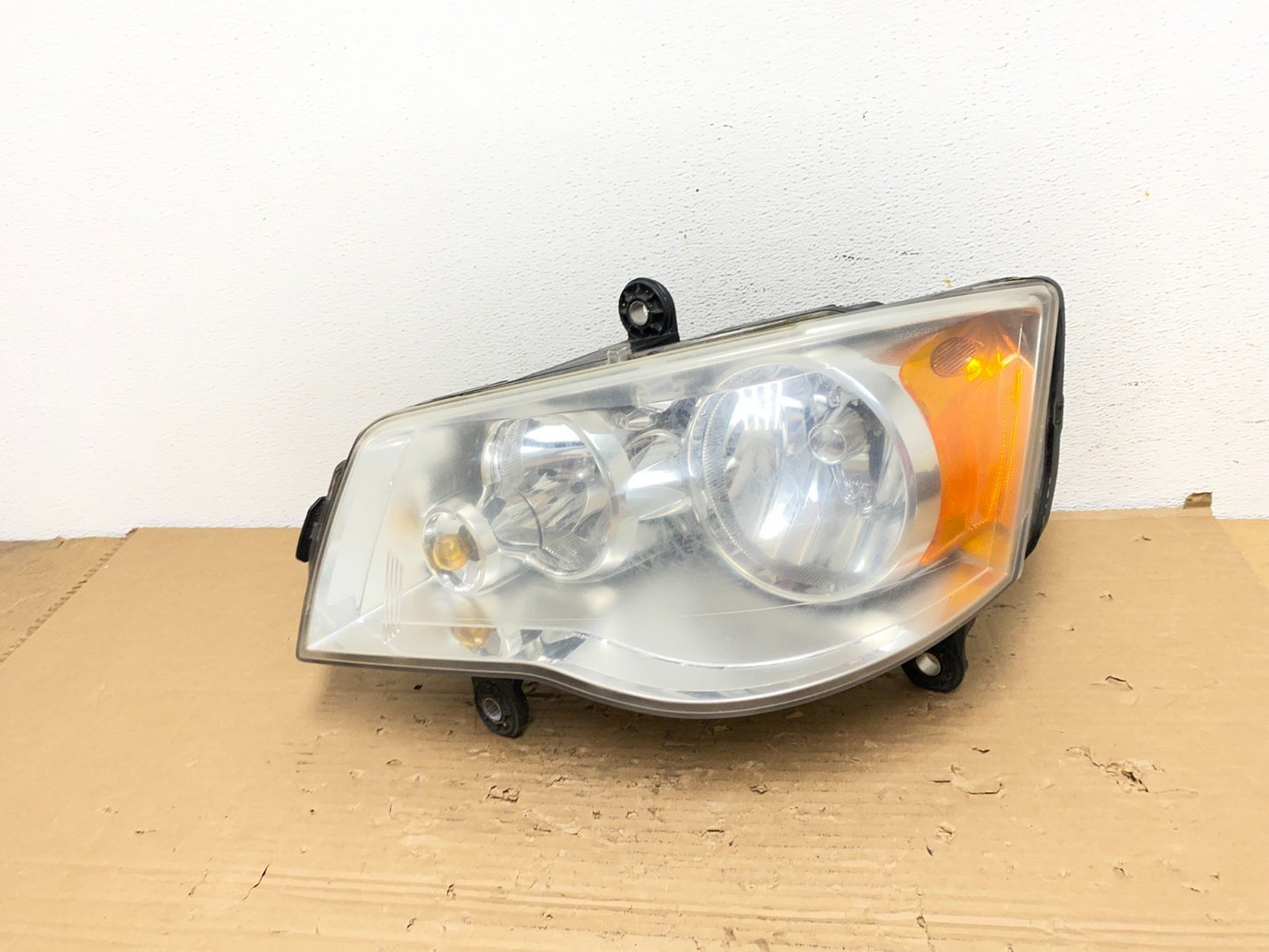 2008 to 2016 Chrysler Town and Country Left Driver Lh Side Headlight AD4335 DW0