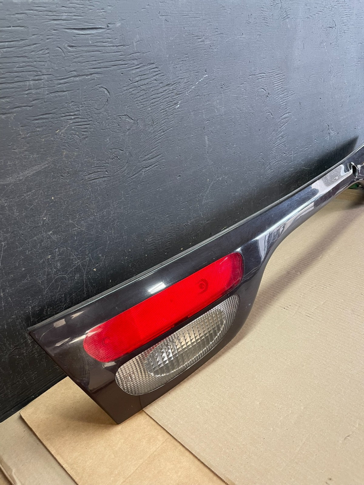 2000 to 2002 Ford Taurus Trunk Rear Center Lid Tail Light Panel ae3437 DG2
