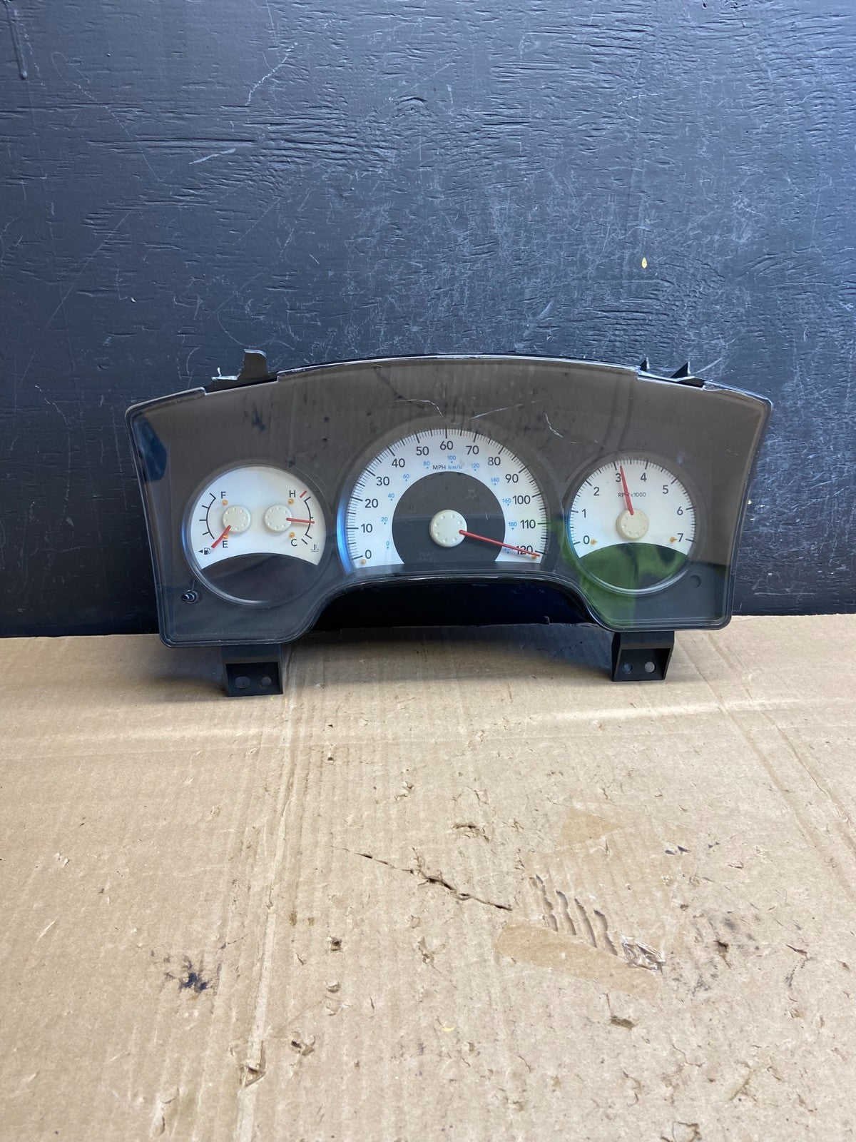2006 Dodge Durango Speedometer Instrument Cluster Gauge AE1895 DG0