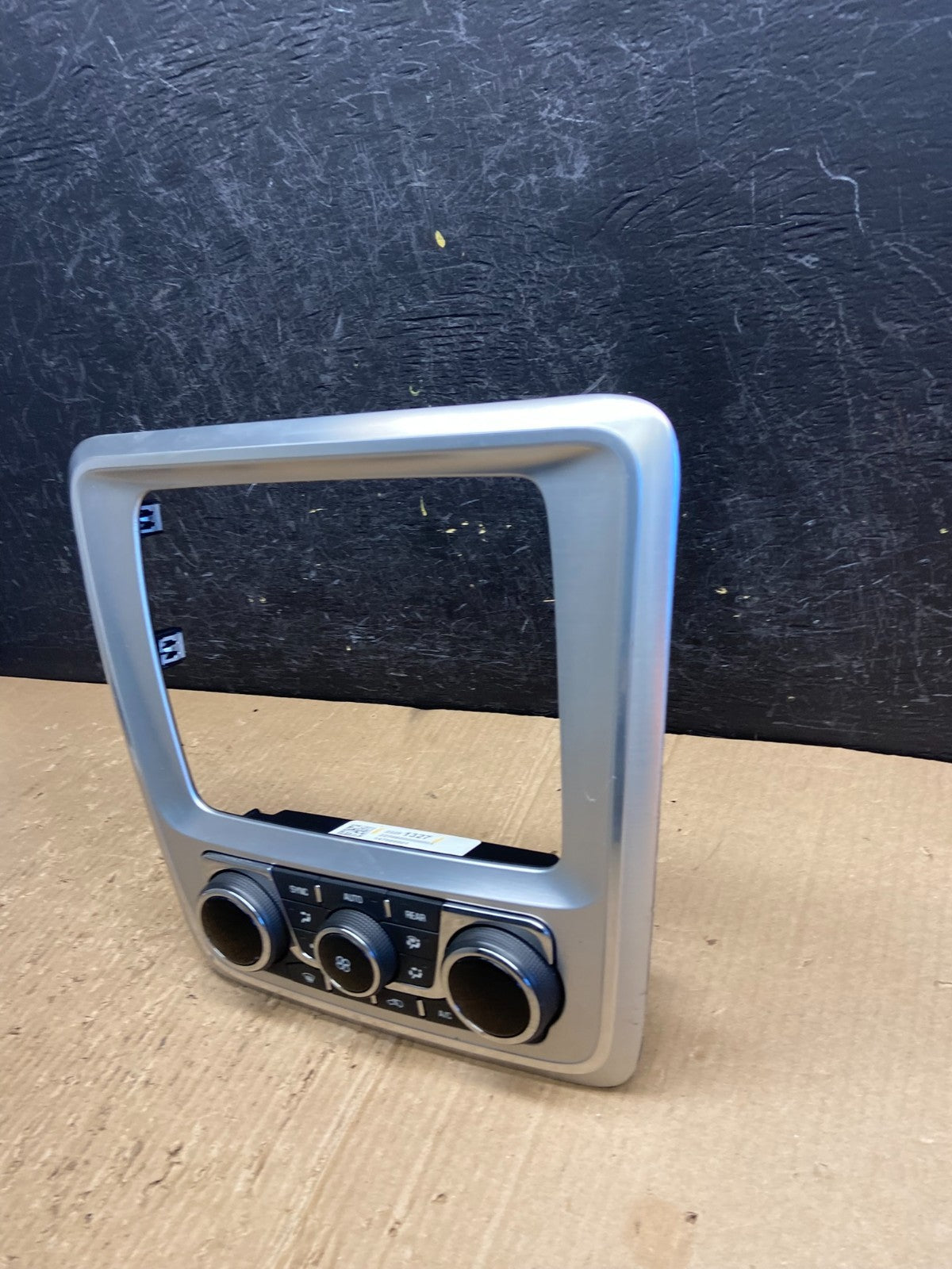 2013 - 2016 GMC Acadia A/C Heater Climate Control Radio Panel Bezel OE AF1700 DG1