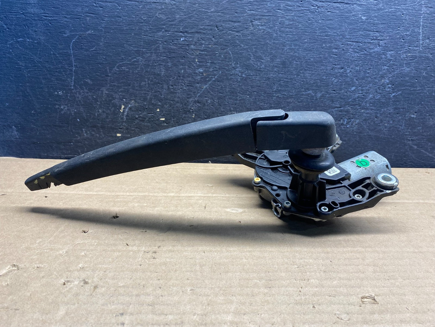 2013-2016 Nissan Pathfinder Back Door Rear Wiper Motor Wiper Blade AE8203 DG3