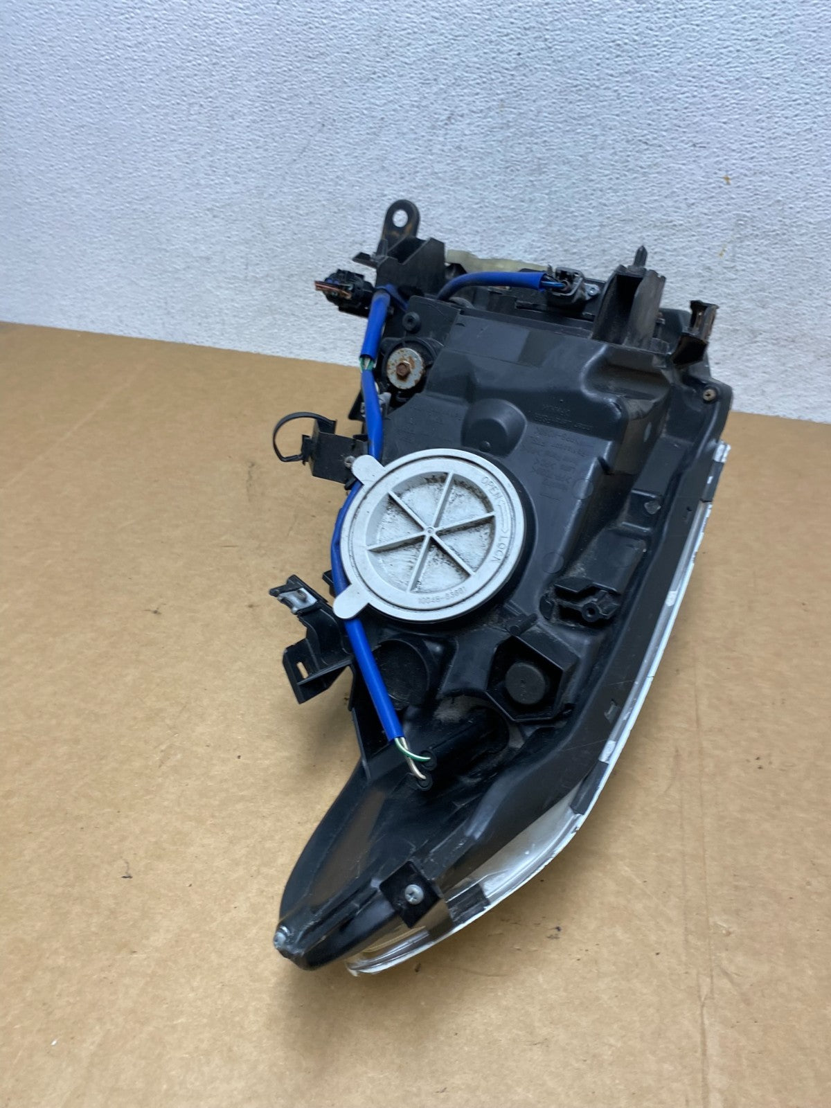 Sedan 4Door 2010 to 2013 Infiniti G37 Left Driver Headlight Xenon AE2943 DW9