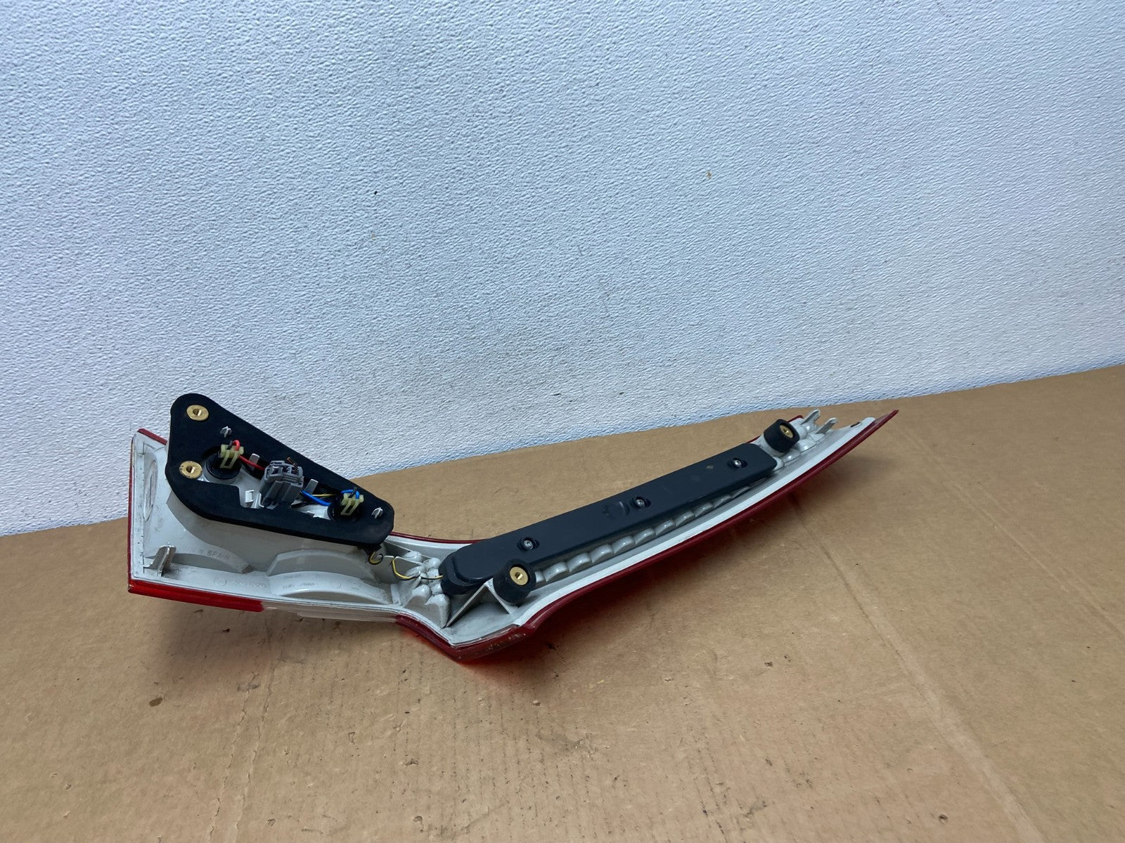 2008 to 2013 Volvo XC70 V70 Left Driver Tail Light Upper AC8531 DW6