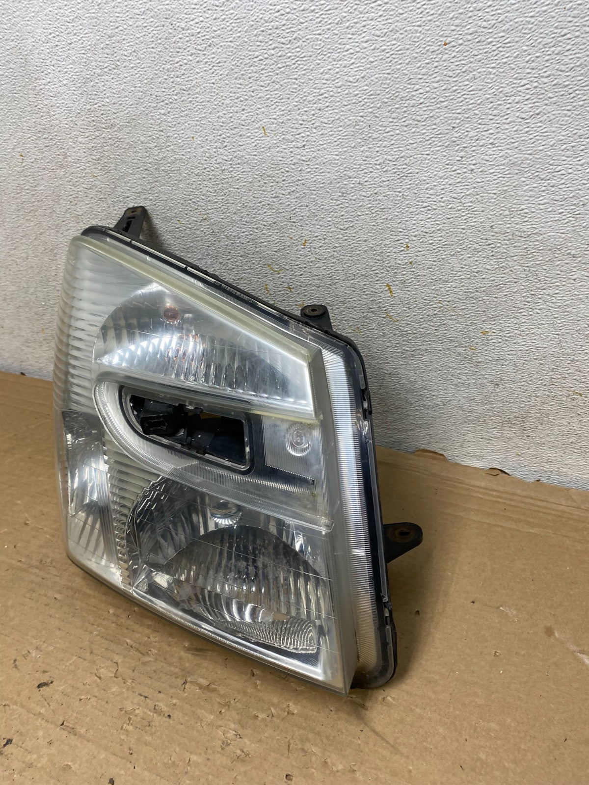 2005 to 2009 Chevrolet Equinox Right Passenger RH Halogen Headlight AH8388 DW1