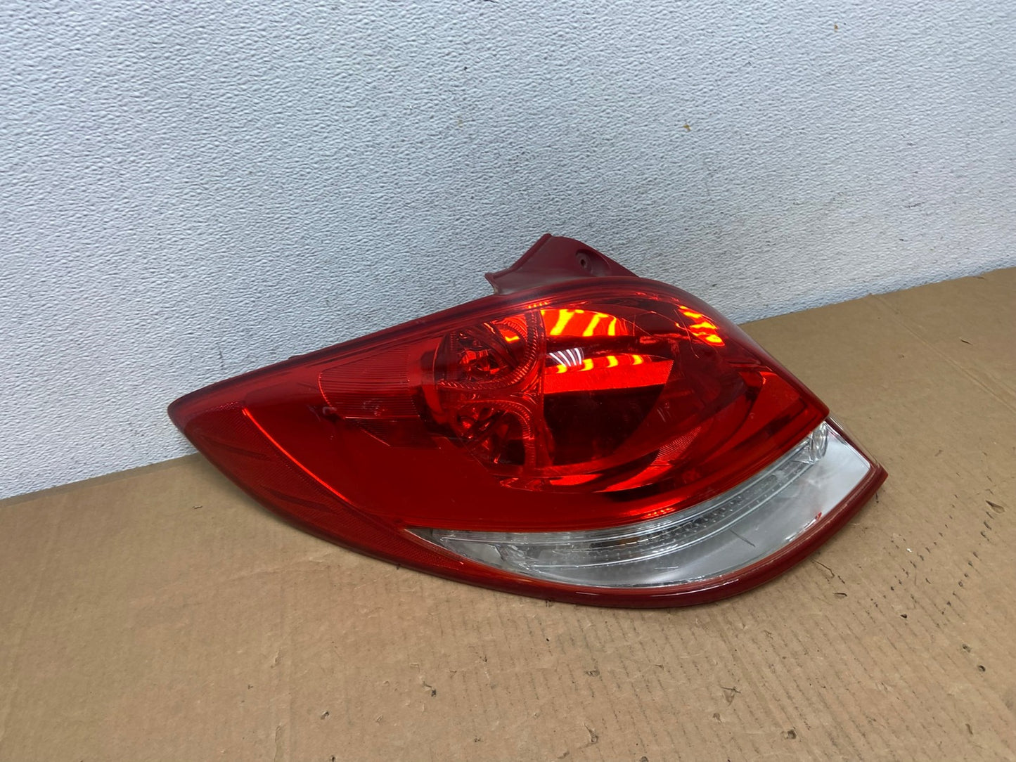 2012 to 2017 Hyundai Veloster Left Driver LH Tail light AD0909 LK0