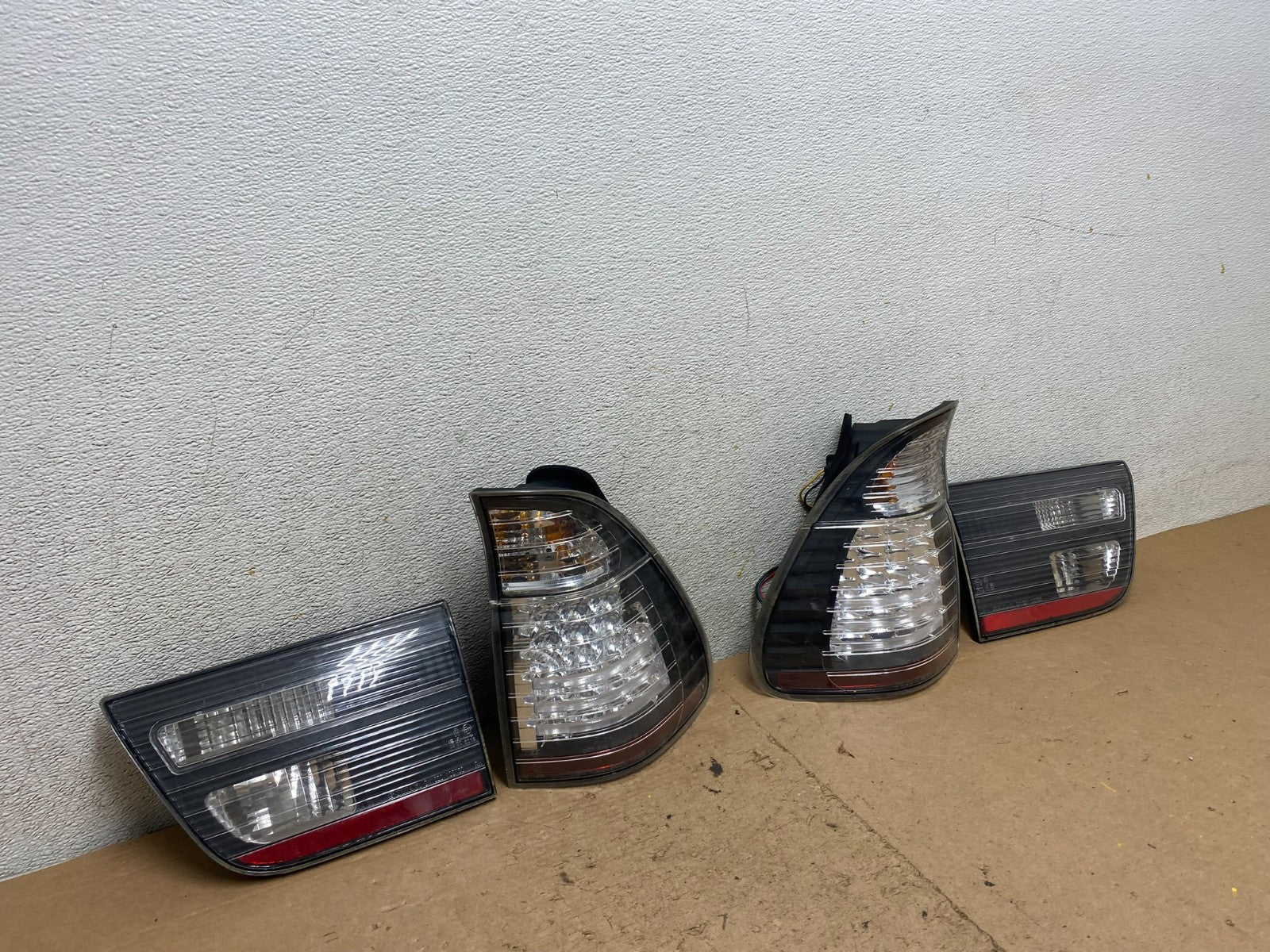 2000 to 2006 Bmw X5 Left+Right Set Outer Inner Black LED Tail Lights P9951 DG2