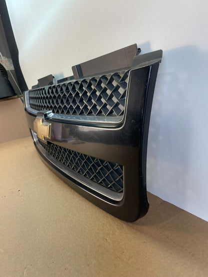 2006 to 2009 Chevrolet Trailblazer Front Upper Grille Grill AG9986 DG1