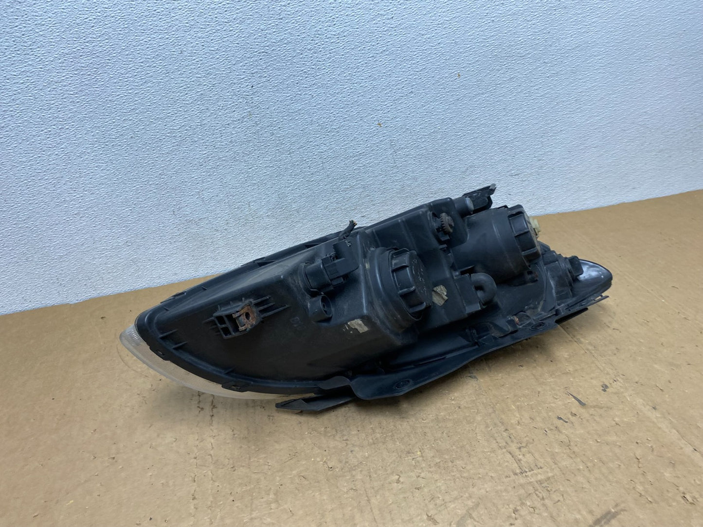 2010 to 2012 Hyundai Elantra Touring Left Driver Headlight Halogen AD0512 DG5