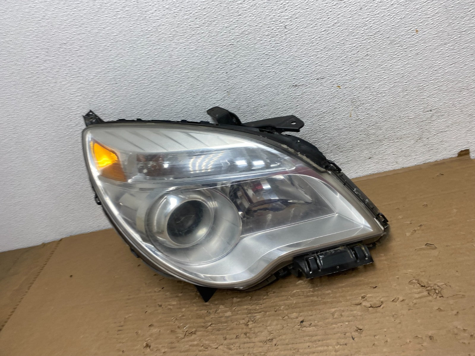 2010-2015 Chevrolet Equinox Right Passenger Halogen Projector Headlight AD43641