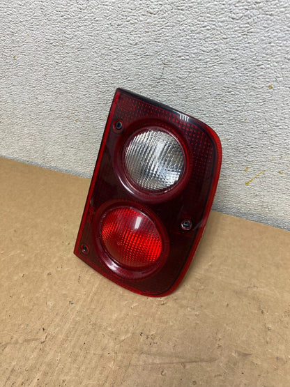 2002 to 2003 Land Rover Freelander Right Passenger RH Tail Light OE o5229 DG1